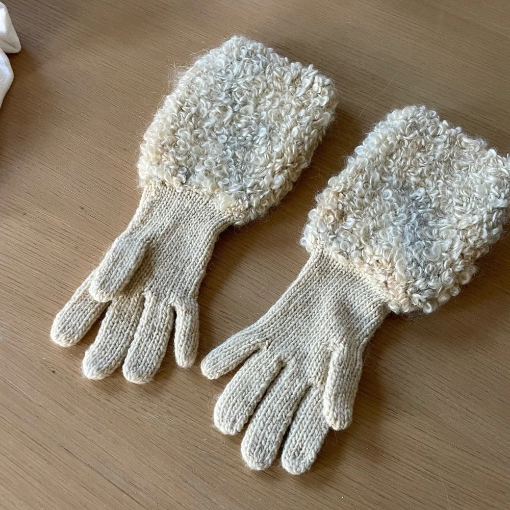 RARE! VINTAGE CURLY LAMB WOOL GLOVES